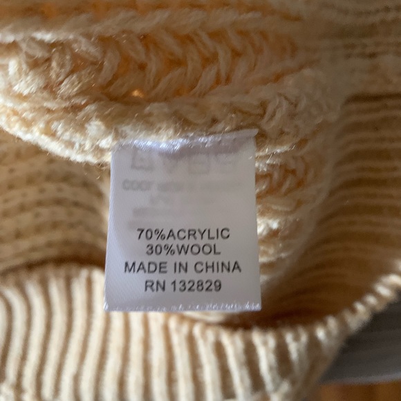 Tularola “Ivy” sweater in Beige xxs - Picture 7 of 7